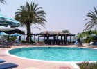 Kypr - květen 2004  hotel Yianoulla beach : architektura, bazén
