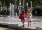 Paříž - květen 2006  fontány : architektura, cizí děti, fontána, pomník, pomník-socha, socha