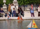 Paříž - květen 2006  lodičky v Luxemburských zahradách : cizí děti, hračky, lodička, pouštění lodiček, voda