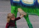 Paříž - květen 2006  cowparade v Paříži : cizí děti, kráva