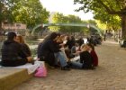 Paříž 2011  lidé v Paříži : architektura, dokumentární, exteriér, kanál st. Martin, společenské posezení