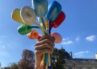 Kytice tulipánů  umělecké dílo od amerického umělce Jeffa Koonse : Paříž 2021, architektura, socha