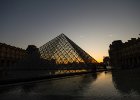 20120526-036  nádvoří Louvre v zapadajícím slunci : Louvre, architektura, muzeum, pyramida, voda, západ slunce